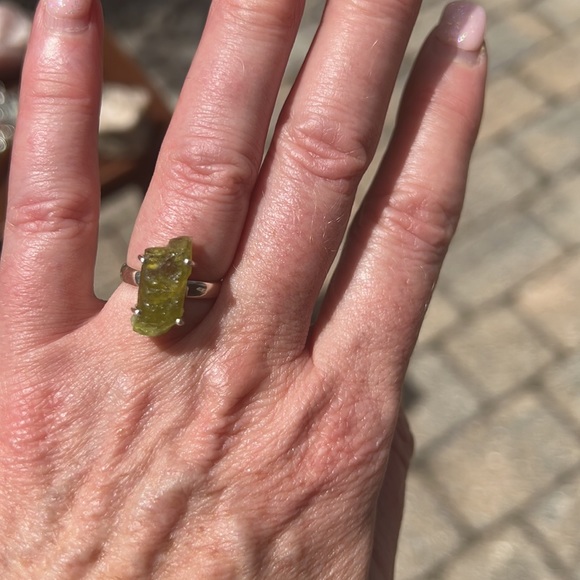 NATURAL PERIDOT 925 STERLING SILVER RING, SIZE 6 - Picture 6 of 7
